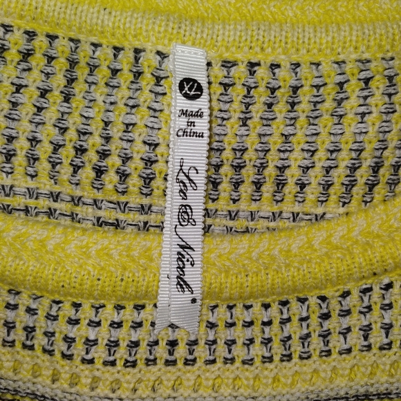Leo & Nicole Lightweight Sweater, size XL - Picture 4 of 6